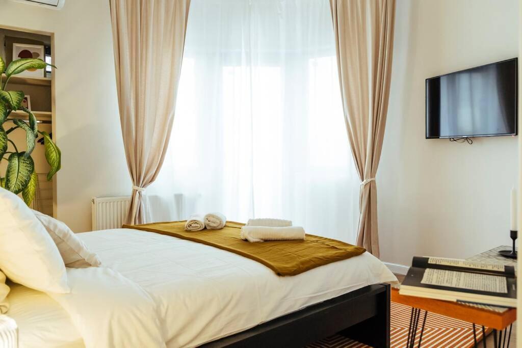 Stunning Views - Top Location - Netflix + Balcony Boekarest Buitenkant foto